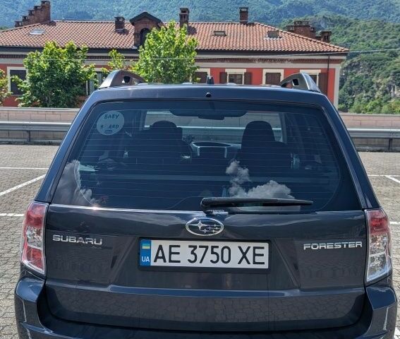 Серый Субару Форестер, объемом двигателя 2 л и пробегом 210 тыс. км за 7500 $, фото 3 на Automoto.ua