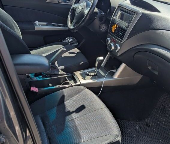 Серый Субару Форестер, объемом двигателя 2 л и пробегом 210 тыс. км за 7500 $, фото 4 на Automoto.ua