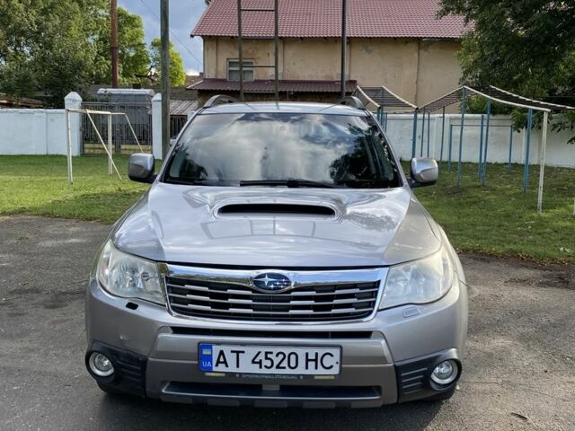 Серый Субару Форестер, объемом двигателя 2 л и пробегом 276 тыс. км за 5500 $, фото 1 на Automoto.ua