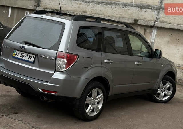 Серый Субару Форестер, объемом двигателя 2.46 л и пробегом 208 тыс. км за 9500 $, фото 16 на Automoto.ua