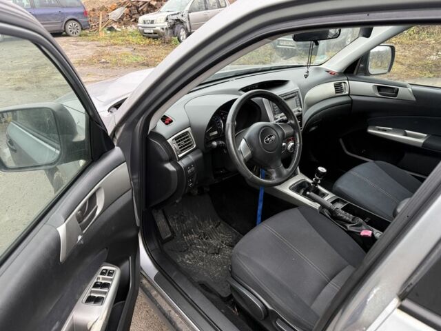 Серый Субару Форестер, объемом двигателя 2 л и пробегом 236 тыс. км за 3800 $, фото 4 на Automoto.ua