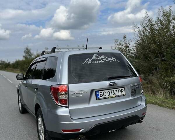 Серый Субару Форестер, объемом двигателя 2 л и пробегом 236 тыс. км за 8500 $, фото 4 на Automoto.ua