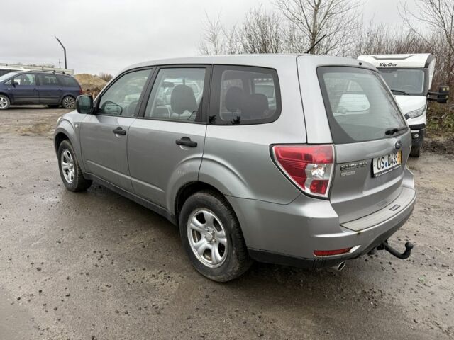 Серый Субару Форестер, объемом двигателя 2 л и пробегом 236 тыс. км за 3800 $, фото 1 на Automoto.ua