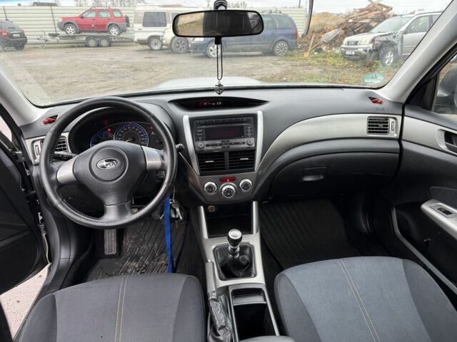 Серый Субару Форестер, объемом двигателя 2 л и пробегом 236 тыс. км за 3800 $, фото 5 на Automoto.ua