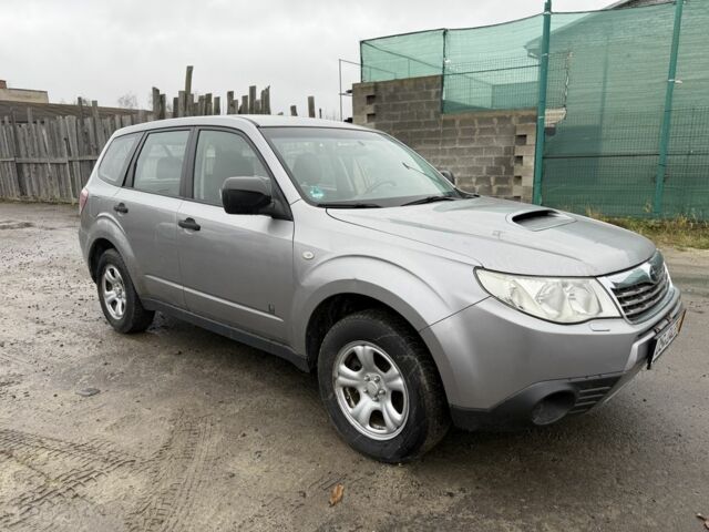 Серый Субару Форестер, объемом двигателя 2 л и пробегом 236 тыс. км за 3800 $, фото 2 на Automoto.ua