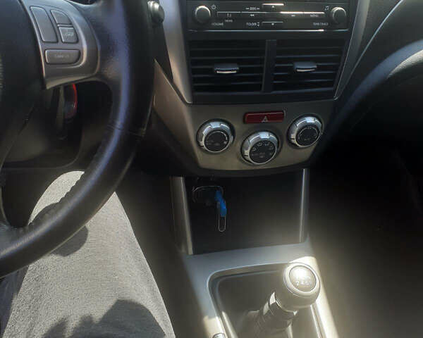 Серый Субару Форестер, объемом двигателя 2 л и пробегом 208 тыс. км за 9500 $, фото 6 на Automoto.ua