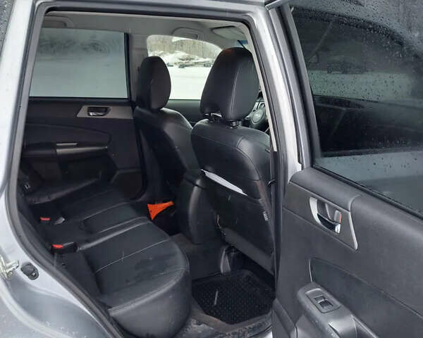 Сірий Субару Forester, об'ємом двигуна 2 л та пробігом 329 тис. км за 8500 $, фото 4 на Automoto.ua