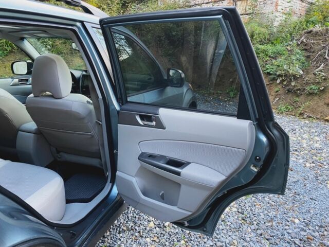 Серый Субару Форестер, объемом двигателя 2.5 л и пробегом 139 тыс. км за 10100 $, фото 18 на Automoto.ua