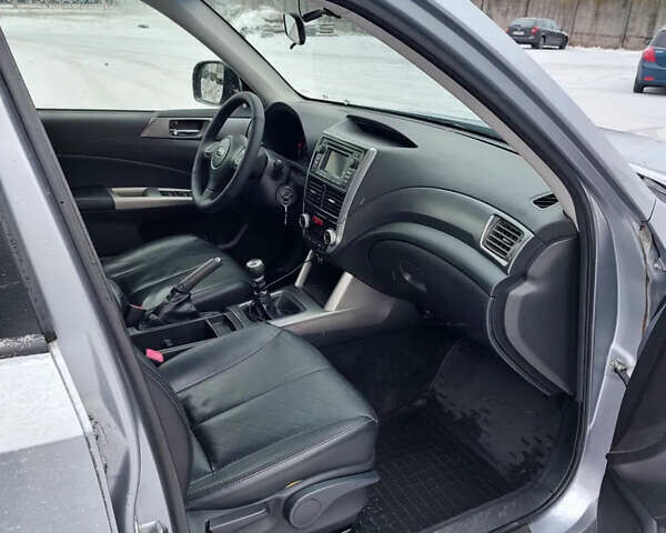 Сірий Субару Forester, об'ємом двигуна 2 л та пробігом 329 тис. км за 8500 $, фото 5 на Automoto.ua