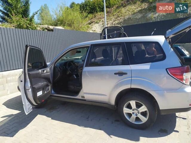 Серый Субару Форестер, объемом двигателя 2 л и пробегом 155 тыс. км за 8100 $, фото 2 на Automoto.ua