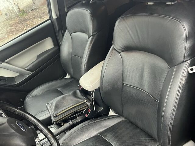 Серый Субару Форестер, объемом двигателя 2.5 л и пробегом 198 тыс. км за 13000 $, фото 5 на Automoto.ua