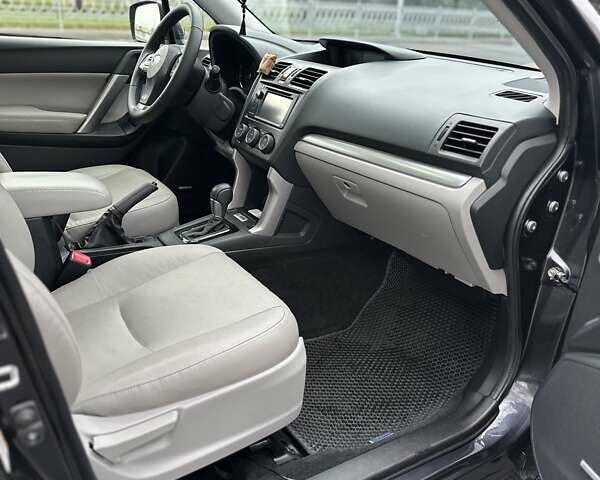 Серый Субару Форестер, объемом двигателя 2.5 л и пробегом 145 тыс. км за 15200 $, фото 6 на Automoto.ua