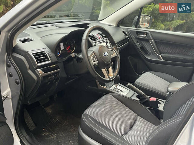 Серый Субару Форестер, объемом двигателя 1.99 л и пробегом 180 тыс. км за 15432 $, фото 5 на Automoto.ua