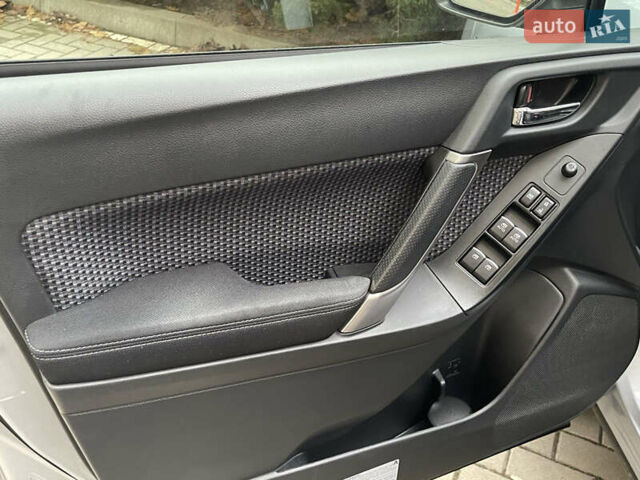 Серый Субару Форестер, объемом двигателя 1.99 л и пробегом 180 тыс. км за 15432 $, фото 9 на Automoto.ua