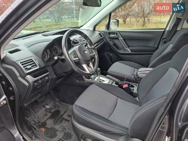 Серый Субару Форестер, объемом двигателя 2 л и пробегом 264 тыс. км за 15700 $, фото 3 на Automoto.ua