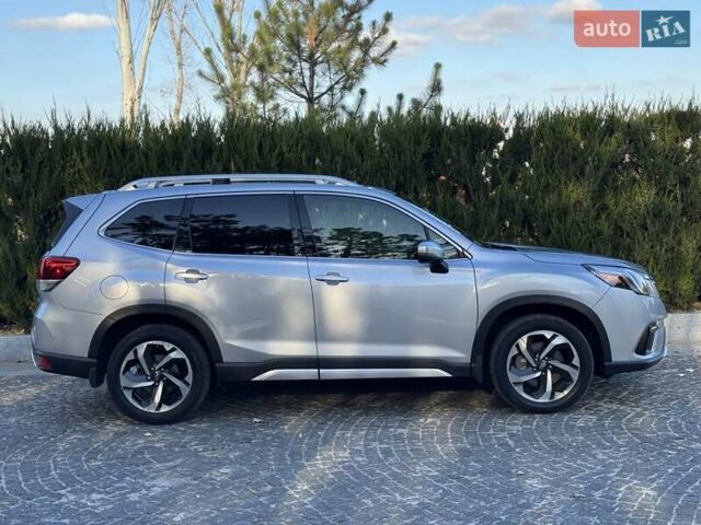 Серый Субару Форестер, объемом двигателя 2.5 л и пробегом 17 тыс. км за 25900 $, фото 3 на Automoto.ua