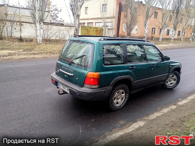 Зелений Субару Forester, об'ємом двигуна 2 л та пробігом 300 тис. км за 4450 $, фото 2 на Automoto.ua