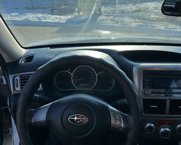 Белый Субару Импреза, объемом двигателя 1.5 л и пробегом 130 тыс. км за 6530 $, фото 12 на Automoto.ua