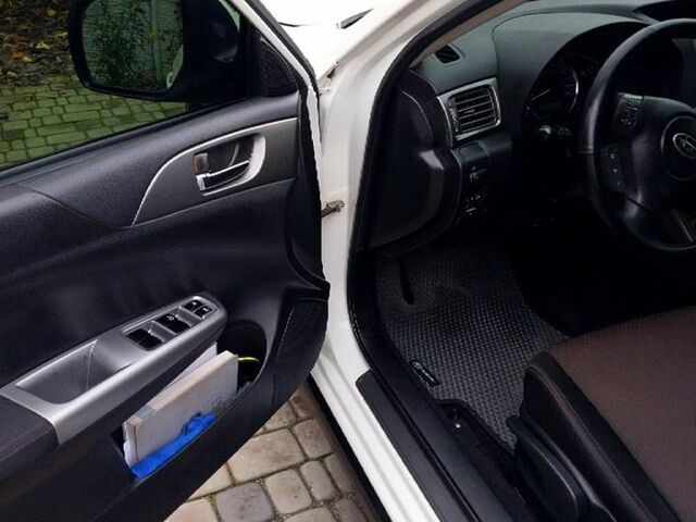 Белый Субару Импреза, объемом двигателя 2 л и пробегом 240 тыс. км за 9999 $, фото 9 на Automoto.ua