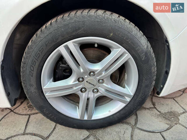Білий Субару Імпреза, об'ємом двигуна 2 л та пробігом 235 тис. км за 6000 $, фото 5 на Automoto.ua