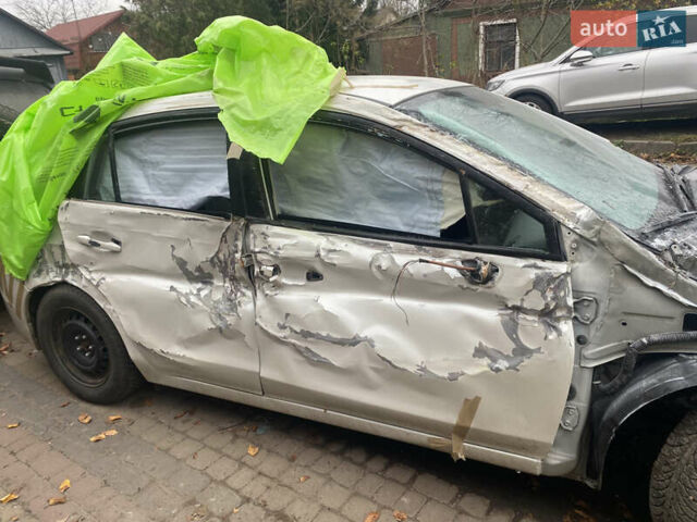 Белый Субару Импреза, объемом двигателя 1.6 л и пробегом 105 тыс. км за 1050 $, фото 1 на Automoto.ua