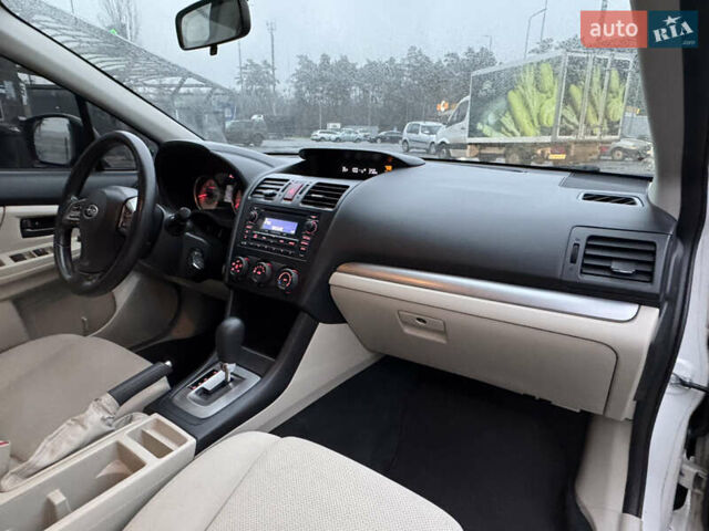 Белый Субару Импреза, объемом двигателя 2 л и пробегом 165 тыс. км за 7499 $, фото 4 на Automoto.ua