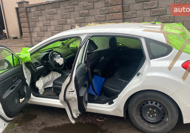 Белый Субару Импреза, объемом двигателя 1.6 л и пробегом 105 тыс. км за 1050 $, фото 4 на Automoto.ua