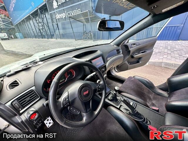 Белый Субару Импреза, объемом двигателя 2.5 л и пробегом 142 тыс. км за 16000 $, фото 7 на Automoto.ua