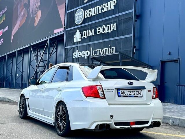Белый Субару Импреза, объемом двигателя 2.5 л и пробегом 142 тыс. км за 16000 $, фото 4 на Automoto.ua