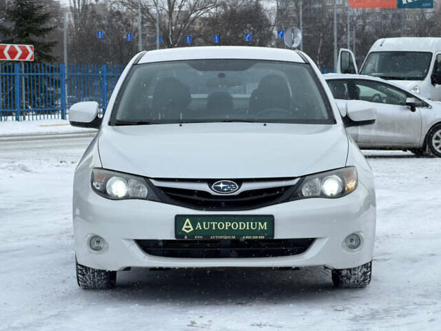 Белый Субару Импреза, объемом двигателя 2 л и пробегом 150 тыс. км за 6900 $, фото 1 на Automoto.ua