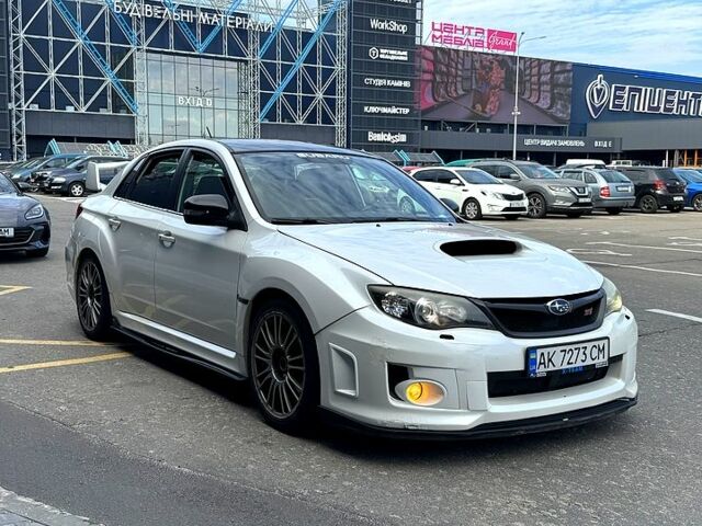 Белый Субару Импреза, объемом двигателя 2.5 л и пробегом 142 тыс. км за 16000 $, фото 2 на Automoto.ua