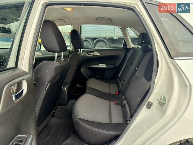 Белый Субару Импреза, объемом двигателя 2 л и пробегом 150 тыс. км за 6900 $, фото 16 на Automoto.ua