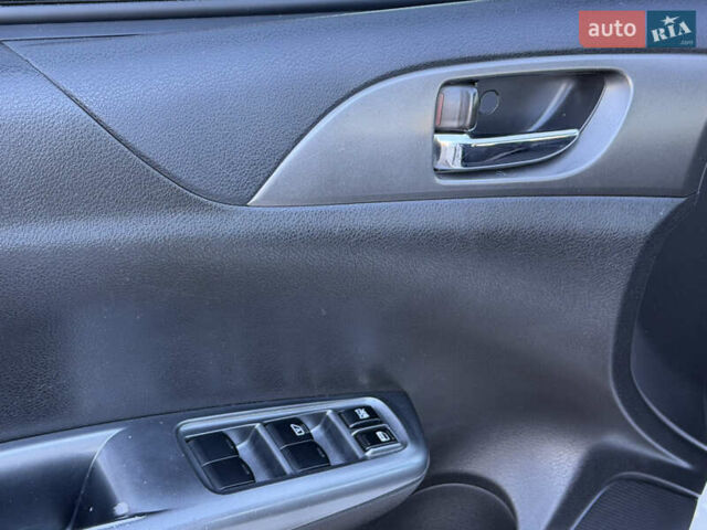 Белый Субару Импреза, объемом двигателя 1.99 л и пробегом 150 тыс. км за 8700 $, фото 16 на Automoto.ua