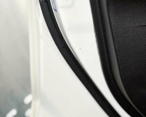 Білий Субару Імпреза, об'ємом двигуна 2 л та пробігом 105 тис. км за 10000 $, фото 22 на Automoto.ua