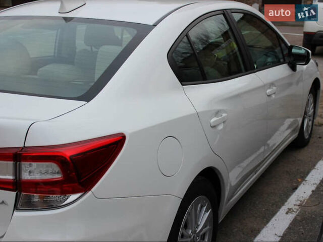 Белый Субару Импреза, объемом двигателя 2 л и пробегом 107 тыс. км за 11000 $, фото 1 на Automoto.ua