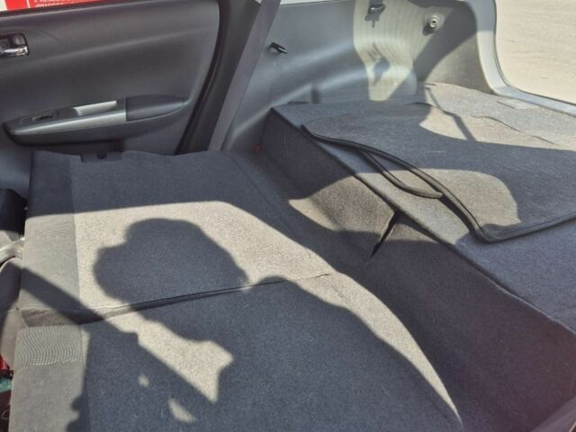 Красный Субару Импреза, объемом двигателя 1.5 л и пробегом 148 тыс. км за 5000 $, фото 5 на Automoto.ua