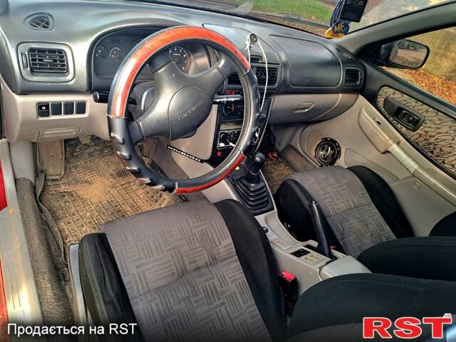 Красный Субару Импреза, объемом двигателя 1.6 л и пробегом 150 тыс. км за 2600 $, фото 5 на Automoto.ua