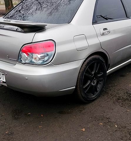 Серый Субару Импреза, объемом двигателя 2 л и пробегом 183 тыс. км за 8000 $, фото 2 на Automoto.ua