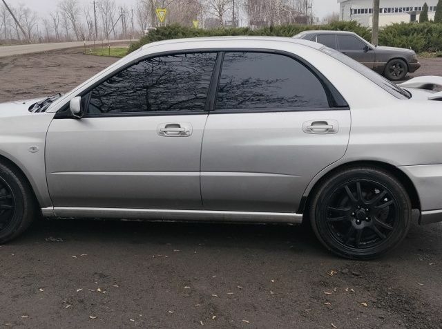 Серый Субару Импреза, объемом двигателя 2 л и пробегом 187 тыс. км за 7000 $, фото 1 на Automoto.ua