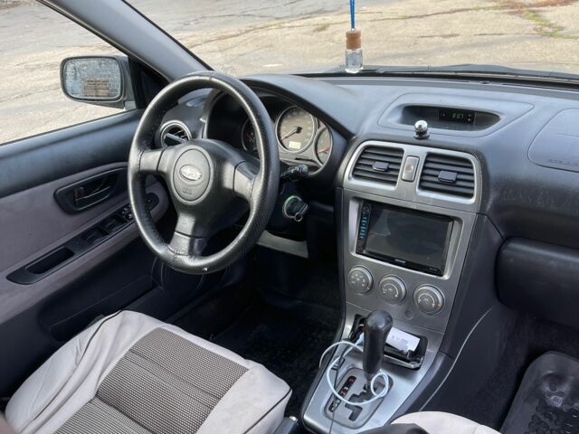 Серый Субару Импреза, объемом двигателя 2 л и пробегом 364 тыс. км за 5000 $, фото 5 на Automoto.ua