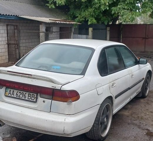 Белый Субару Легаси, объемом двигателя 2 л и пробегом 1 тыс. км за 1600 $, фото 2 на Automoto.ua