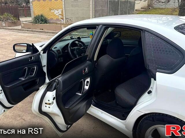 Белый Субару Легаси, объемом двигателя 2 л и пробегом 250 тыс. км за 3850 $, фото 10 на Automoto.ua