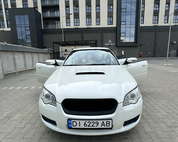 Білий Субару Легасі, об'ємом двигуна 2 л та пробігом 160 тис. км за 6000 $, фото 3 на Automoto.ua