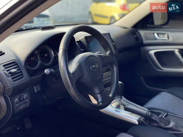 Белый Субару Легаси, объемом двигателя 1.99 л и пробегом 299 тыс. км за 6399 $, фото 11 на Automoto.ua