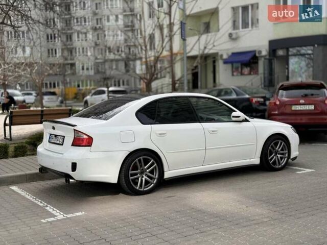 Белый Субару Легаси, объемом двигателя 2 л и пробегом 212 тыс. км за 6800 $, фото 1 на Automoto.ua