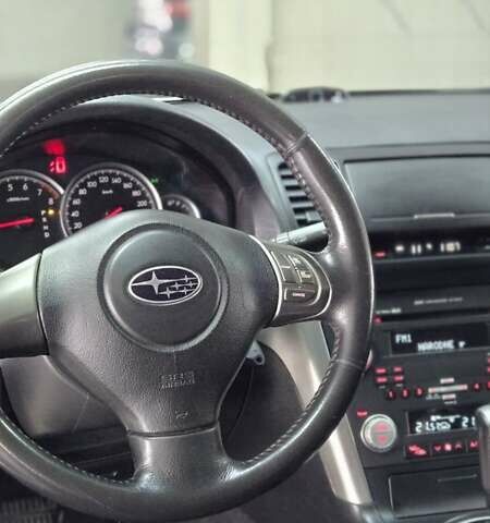 Белый Субару Легаси, объемом двигателя 1.99 л и пробегом 492 тыс. км за 5000 $, фото 5 на Automoto.ua