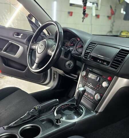 Белый Субару Легаси, объемом двигателя 1.99 л и пробегом 492 тыс. км за 5000 $, фото 10 на Automoto.ua