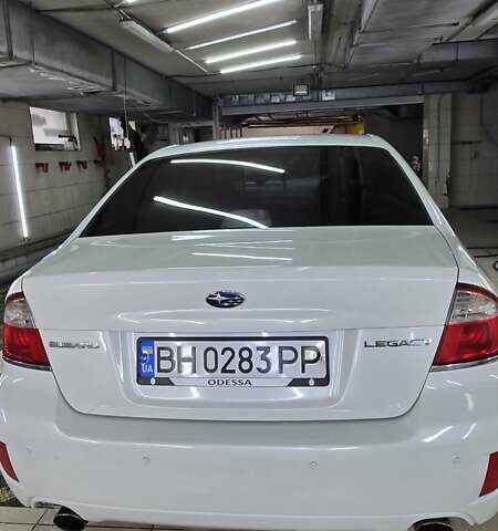 Белый Субару Легаси, объемом двигателя 1.99 л и пробегом 492 тыс. км за 5000 $, фото 3 на Automoto.ua