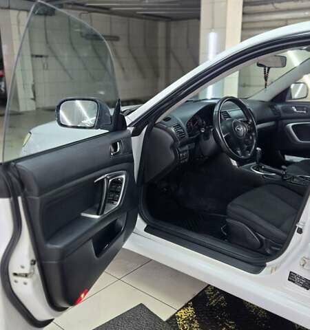 Белый Субару Легаси, объемом двигателя 1.99 л и пробегом 492 тыс. км за 5000 $, фото 7 на Automoto.ua