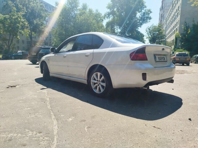 Білий Субару Легасі, об'ємом двигуна 2.5 л та пробігом 266 тис. км за 4500 $, фото 1 на Automoto.ua